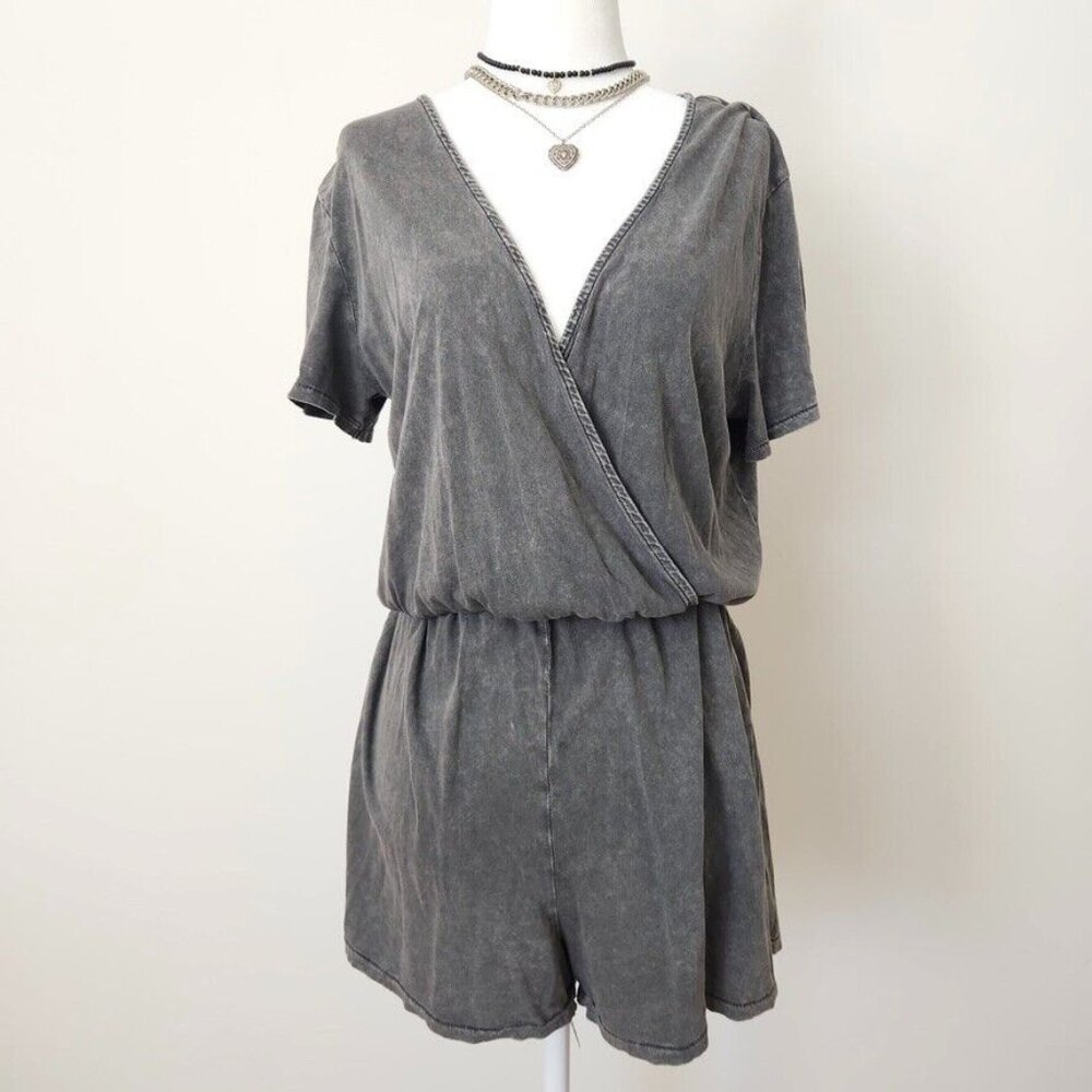 H&M‎ Gray Romper Sz Medium Acid Wash Grunge Goth Punk Elastic Waist Short Sleeve
